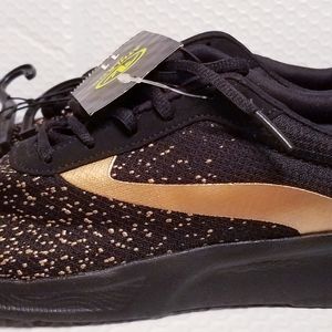 Walmart Women's Sneakers Size 11 (New)